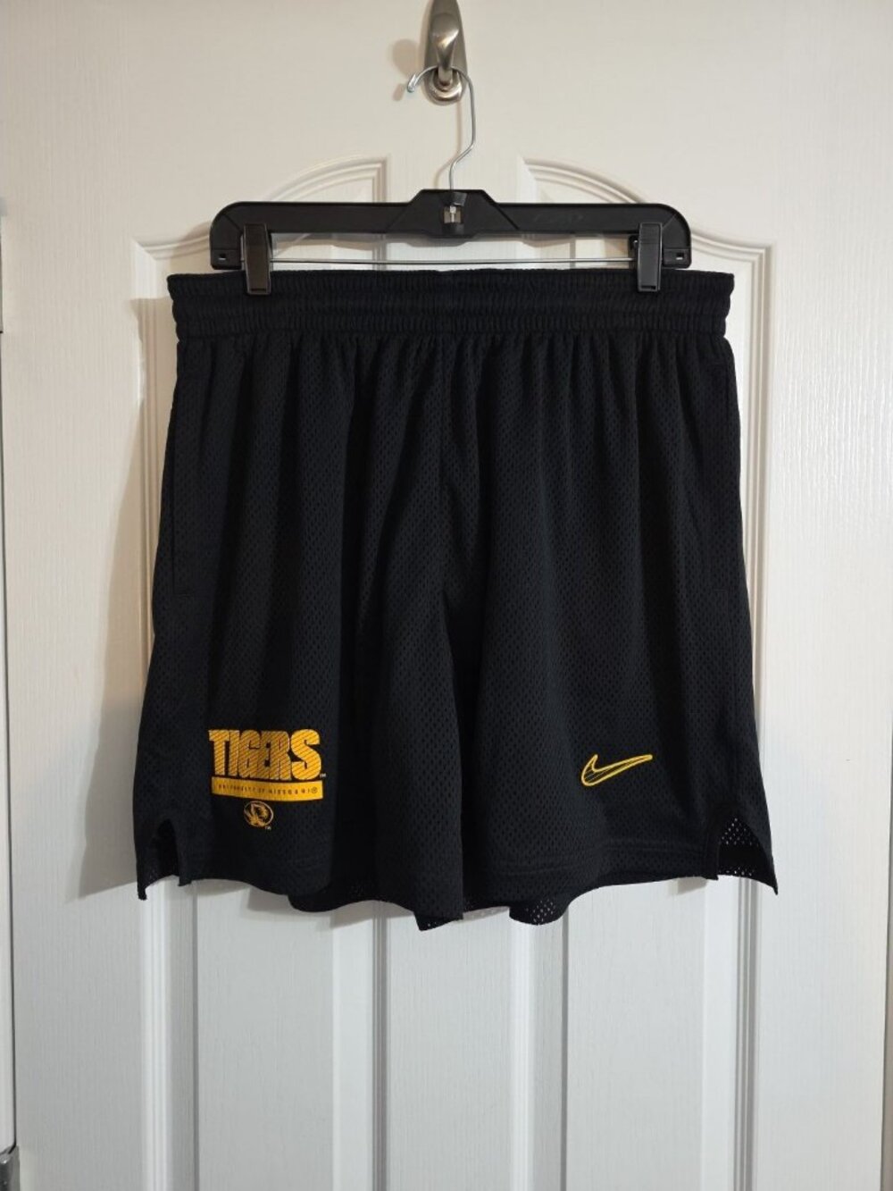 Nike Dri-FIT University Of Missouri Tigers Mens Sz Large Black Shorts HF9781-010